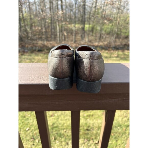 Clarks Daelyn Hill Wedge Flats in Metallic Bronze Full Grain Leather Size 7.5W - Picture 4 of 10